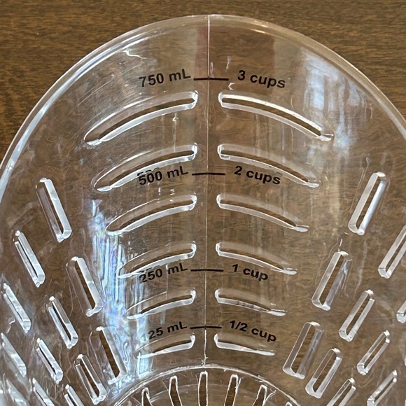 Pampered Chef Kitchen Pampered Chef Easy Read Measuring Colander